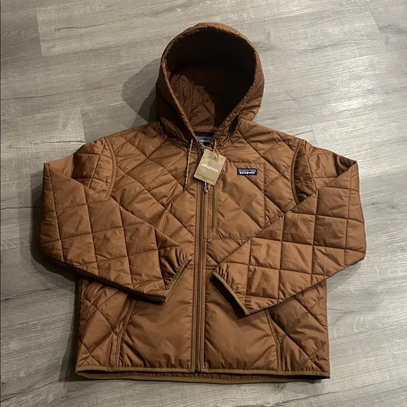 PATAGONIA | Women's Diamond Quilted Bomber Hoody - Picture 3 of 12